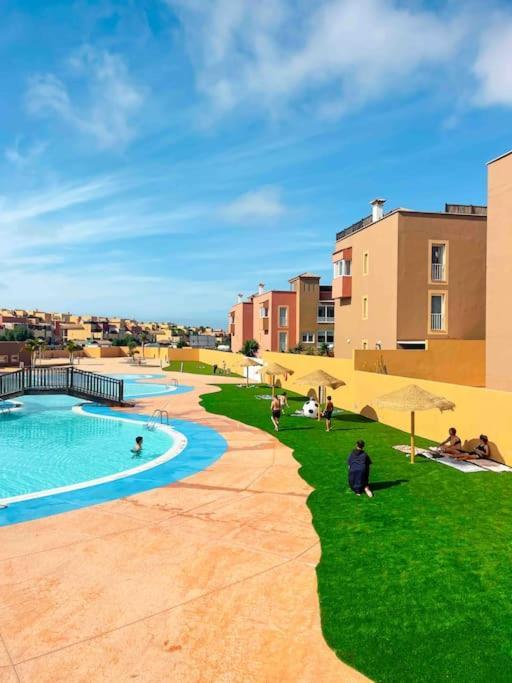 Apartamento Casa Bamboo Corralejo, Espacioso, Piscina Y Parking Luaran gambar